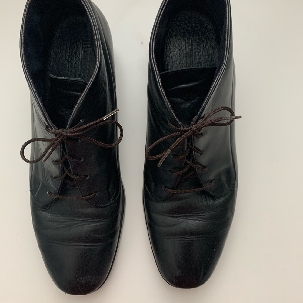 VINTAGE 1990 Munro leather ankle booties